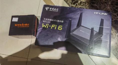 办理电信宽带赠送的路由器，和自己买的一个交...