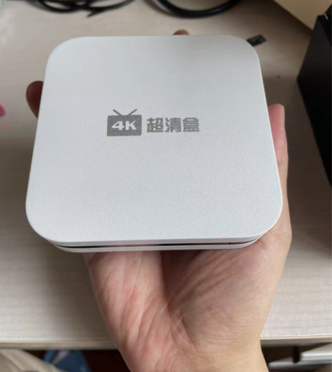 微讯4K电视盒子，带USB、SD卡接口，有...