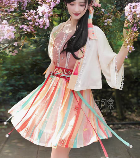 东月棠 小橙汁 宋制汉元素汉服短裙 穿过两...