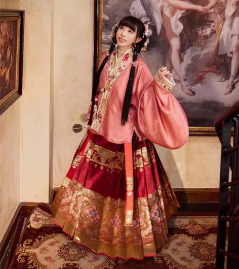 十三余小豆蔻儿 吊牌在   仅穿一 全套M...