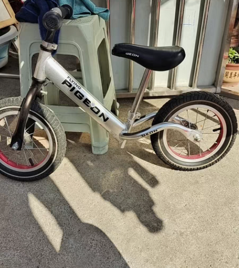 飞鸽儿童平衡车买来358，小孩大了，闲置了...