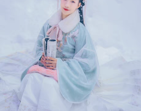 转卖汉尚华莲宋迹传统汉服女装重工刺绣织金马...