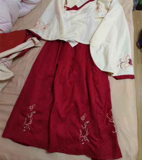 汉尚华莲芙蓉月非正，L码，衣服厚实。买回来...