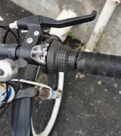 凤凰儿童自行车，22寸好像，功能正常，骑行...