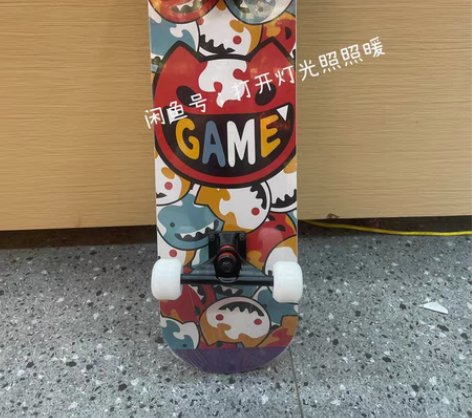 包邮便宜出专业滑板，高级配置极限动作四轮初...