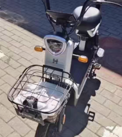 哈啰电动车，新车，刚买四个月。骑了不到一个...