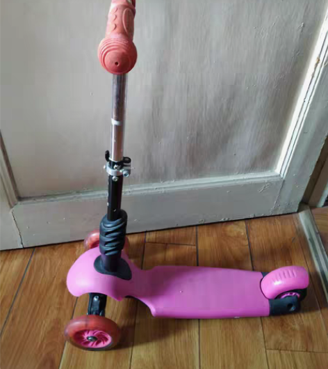 儿童轴承滑板车转让，孩子上学了闲置；原价1...