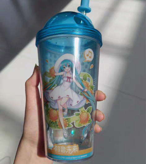 出初音杯手办和樱花fufu!都是正品 感兴...