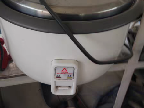 两个大三角牌电饭锅，功能完好，一百伍拾元一...