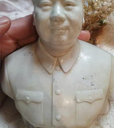 处理清空腾地方清家中闲置毛主席像一尊。高13.9公分。议价拉... 处理清空腾地方清家中闲置毛主席像一尊。高13.9公分。议价拉...