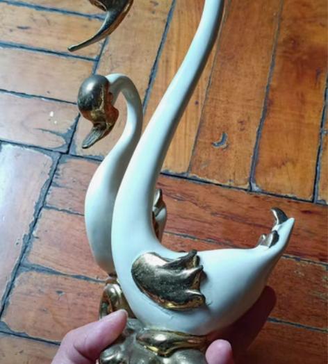 包邮天鹅摆件。金属部分是铜，已生铜绿。应该...