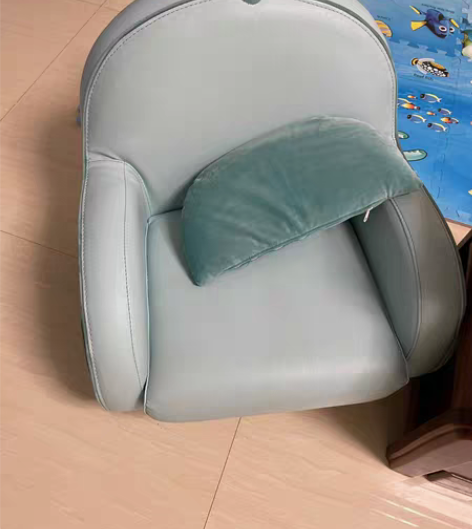 包邮儿童沙发，林氏木业。9.9新。闲置物品...