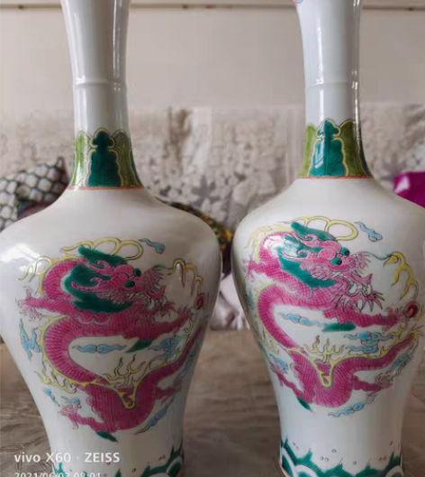 包邮长颈瓶一对，还一大一小 感兴趣的话点“...