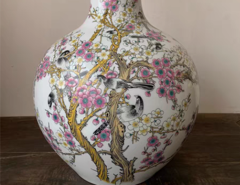 大清乾隆年制喜上眉梢天球瓶，纯手绘画，生动...