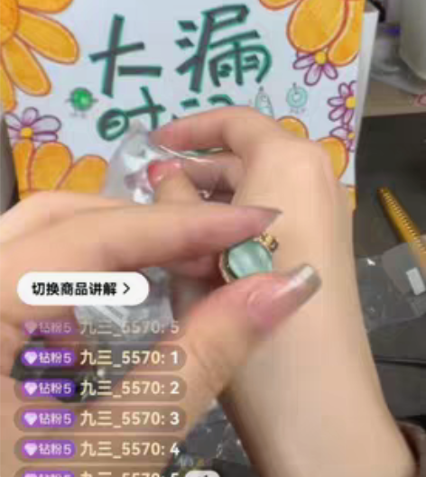 包邮【可出】晴花花翡翠吊坠,辣绿色 是好看...