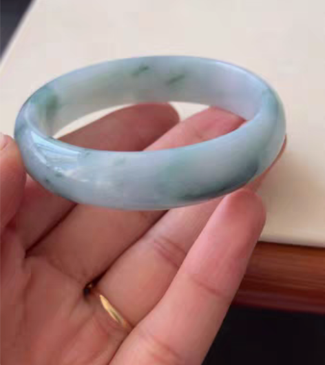 （可出）牛奶底飘花翡翠手镯 爱美翡翠小圈口...