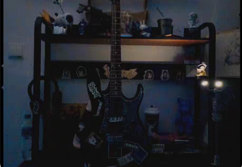 刚买一个月，一弦断了，8成新，不想玩了，低...