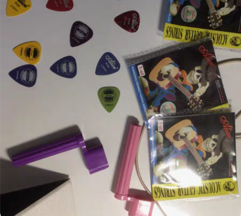 包邮吉他拨片，一二弦，卷弦器打包15包邮。...