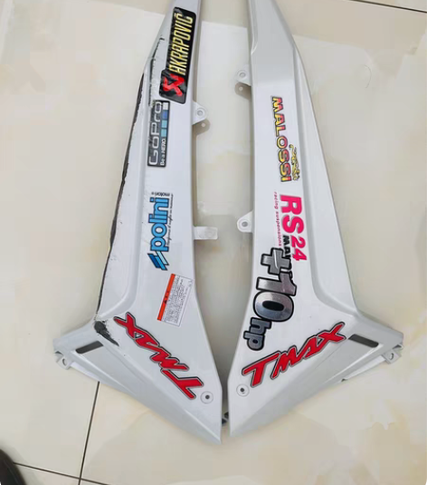 Tmax530下面护板,原装正品,一面有伤...