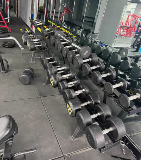 哑铃整套出售（包含哑铃架）九成新，需要的老...