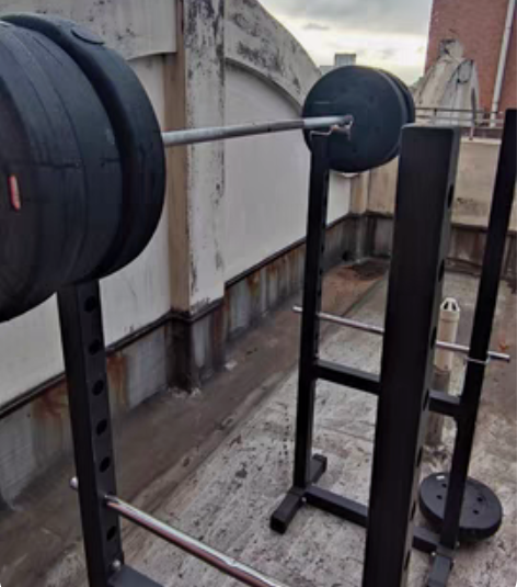 只有深蹲架，送杠铃杆，需自提。大柏树凉城附...