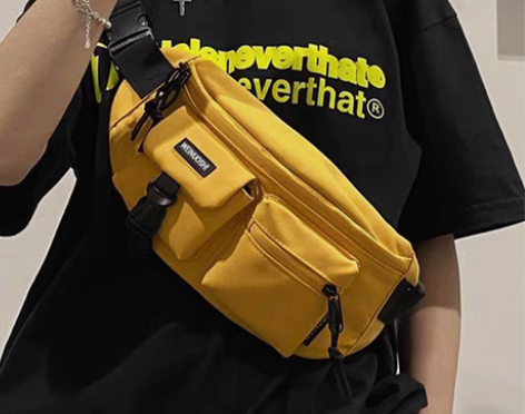 转卖【潮流周价】日系潮小包胸包男ins百搭...