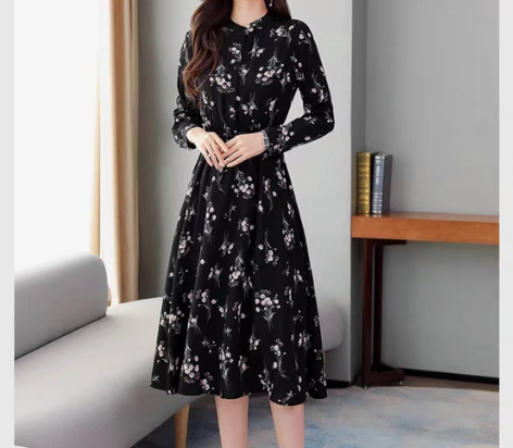 碎花打底裙，买来只穿一次，有点长，小腿下。...