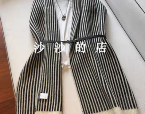 转卖黑灰条纹围巾     气质淑女又率性，...