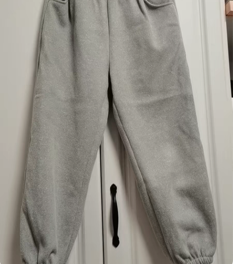 灰色加绒卫裤，厚 感兴趣的话点“我想要”和...