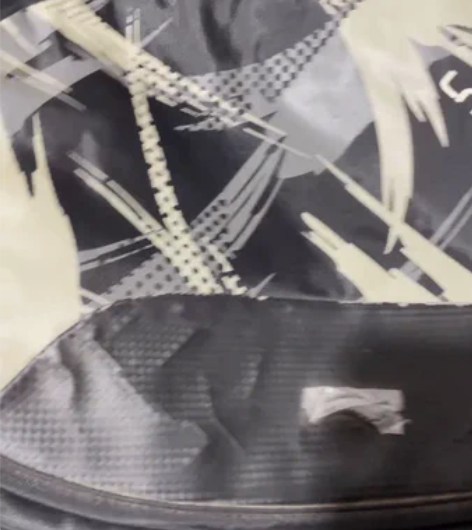 包邮李宁超大斜挎包左下一点破损 不影响使用...