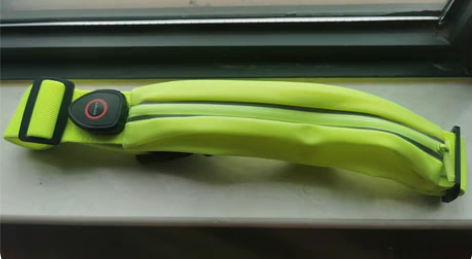 跑步腰包，能装手机，夜晚可闪灯 全新未使用...