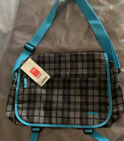 李宁 单肩包 运动包 感兴趣的话点“我想要...