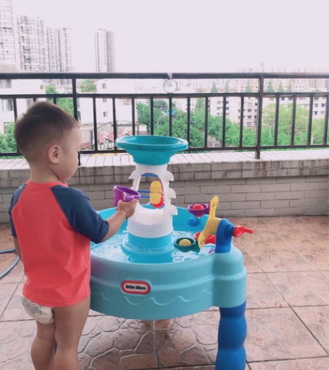 转卖美国小泰克进口儿童戏水玩沙游戏桌户外玩...