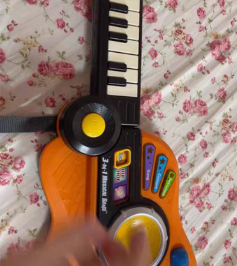 伟易达吉他电子琴，反斗城买的 成色如图，功...