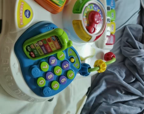 伟易达学习桌，配件都在，温州市区自提 感兴...