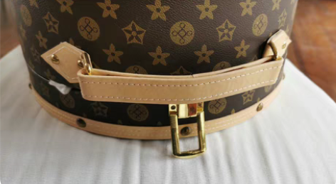 全新收纳盒，大小共2个，大的尺寸长宽高35...