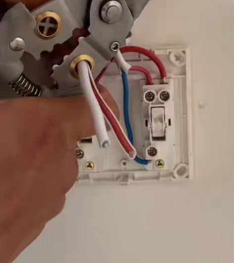 多功能电工钳 特价出售！ 剥线钳 分线钳 ...