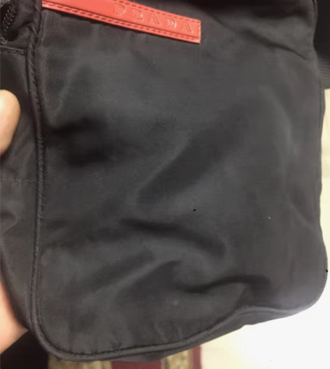 普拉达小包，八成新，内衬有修补。 懂的看标...