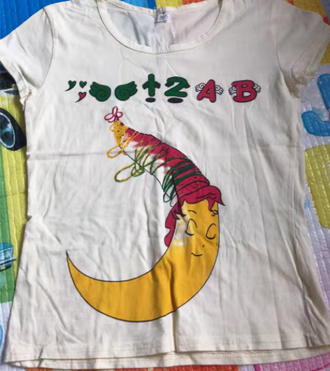 包邮可爱卡通短袖修身T恤月亮款是浅黄色，有...