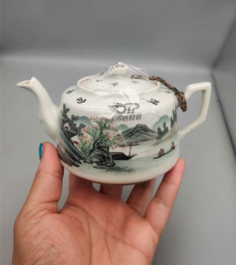 包邮民国大家的精品山水小壶一把，玉壁底，壶...