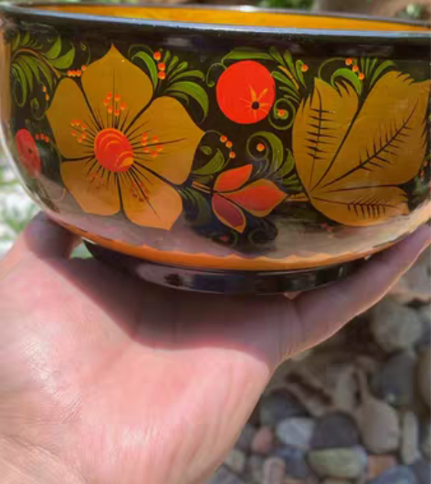 日本木胎大漆碗 图案靓丽，内满金。 昭和中...