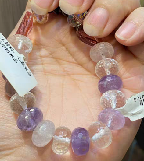 我自己店里进的施华洛世奇水晶手串!配件是银...