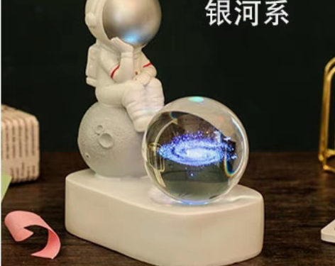 创意宇航员水晶球摆件办公室书桌装饰品 银河...
