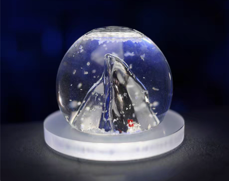 转卖瑞士雪山水晶球 感兴趣的话点“我想要”...