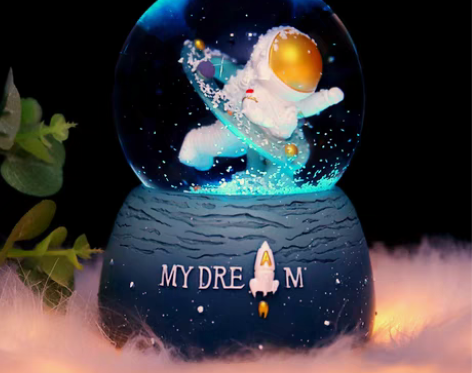 包邮厂家太空宇航员水晶球音乐盒摆件学生八音...