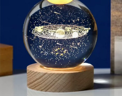 转卖宇宙系列发光小夜灯水晶球桌面卧室摆件月...
