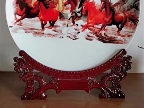 包邮包邮！景德镇陶瓷器盘马到成功摆件饰品客...