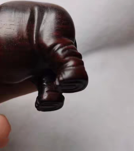 憨态可掬的小象！材质小叶紫檀！放家里做摆件...