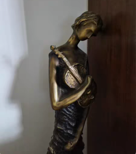 装饰品，雕塑，高112cm，材质树脂 8成...