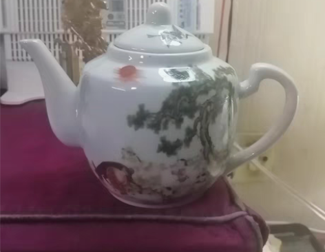 包邮家里老人有一个明清时期的瓷器茶壶全手工...